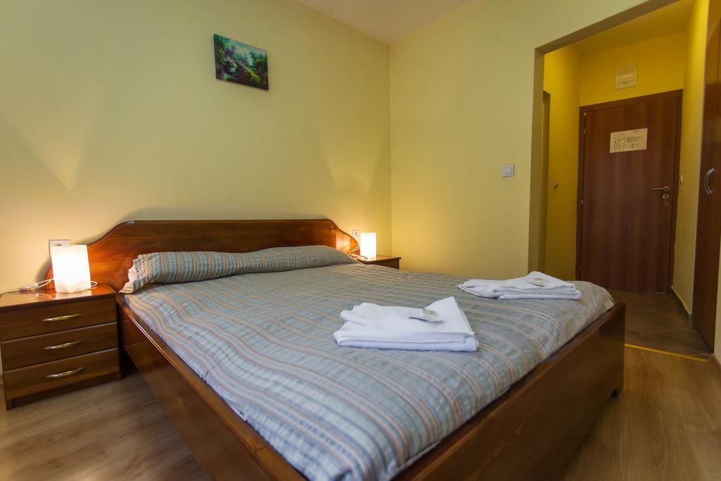 Hera Guest House Chiflik Eksteriør billede