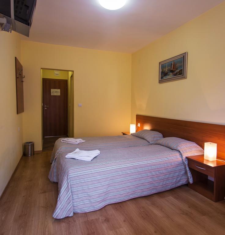 Hera Guest House Chiflik Eksteriør billede