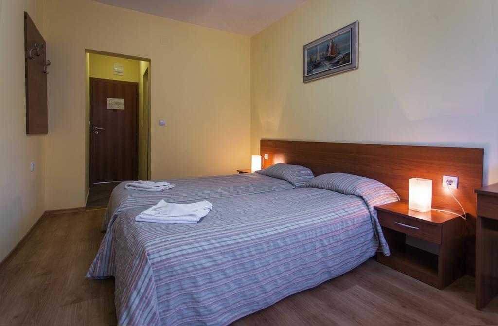 Hera Guest House Chiflik Eksteriør billede